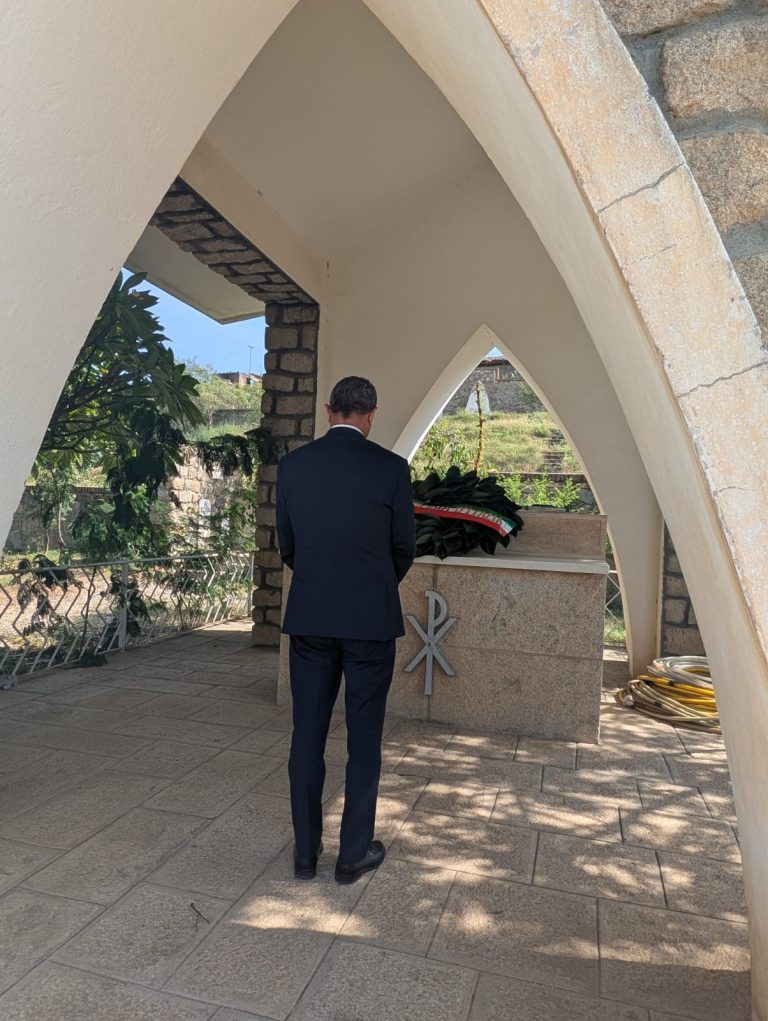 Visita dell’Amb. Di Riso al Cimitero Militare “degli Eroi” di Cheren